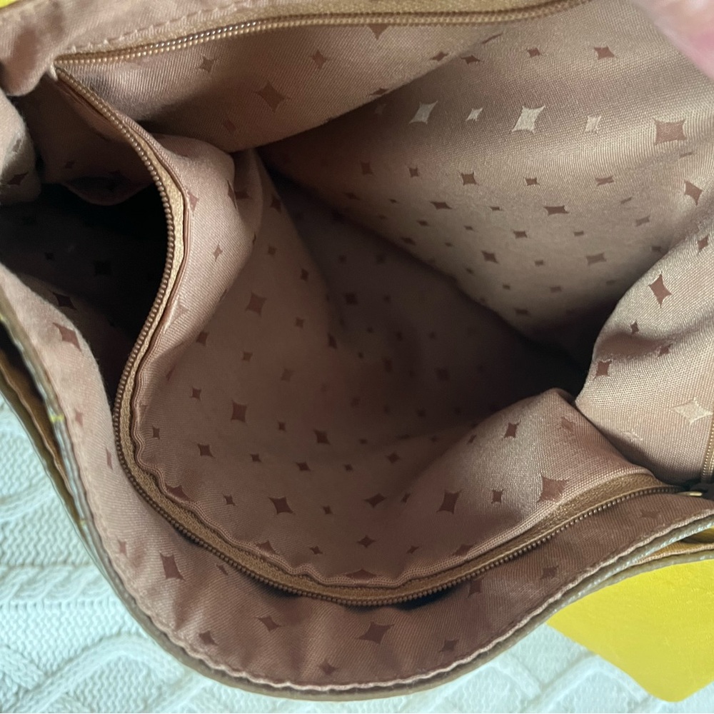 Fossil Large Yellow Leather Shoulder Bag spacious with Several Compartments - Picture 11 of 17